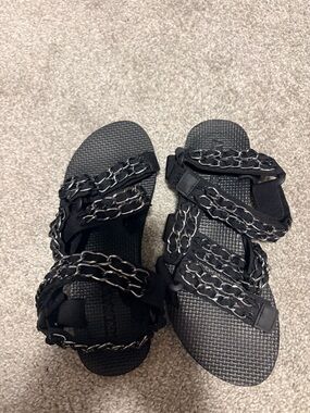 NWOT arizona love trekky chain sandals.